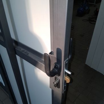 Kovové sklepní kóje s posuvnými dveřmi